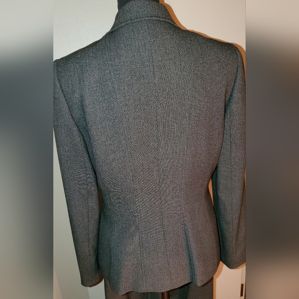 Tahari, Arthur S Levine, Womens Pant Suit, Size 8 - Picture 2 of 10